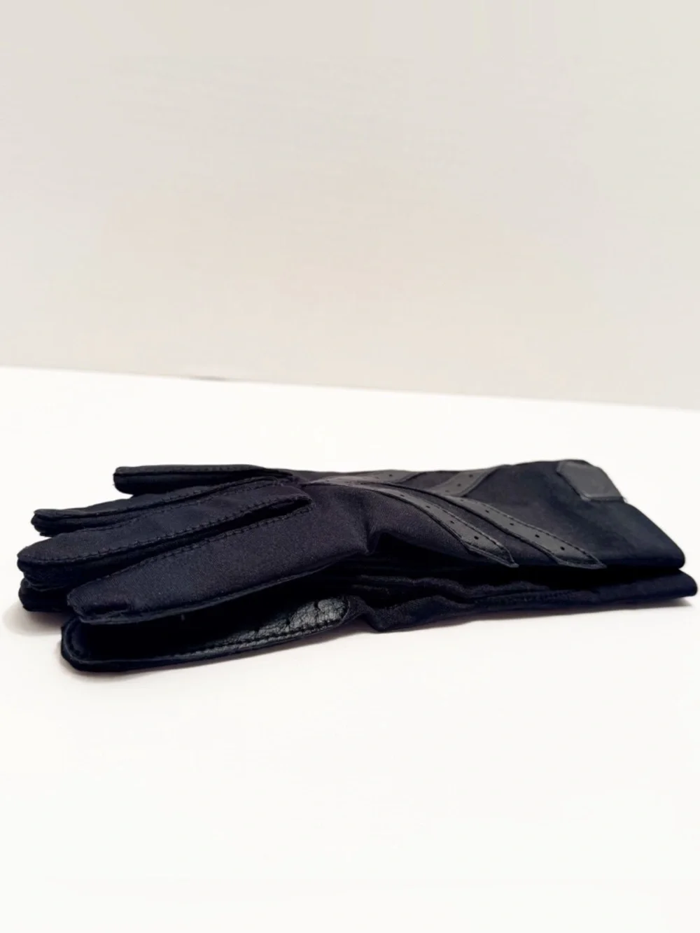 isotoner elegant black